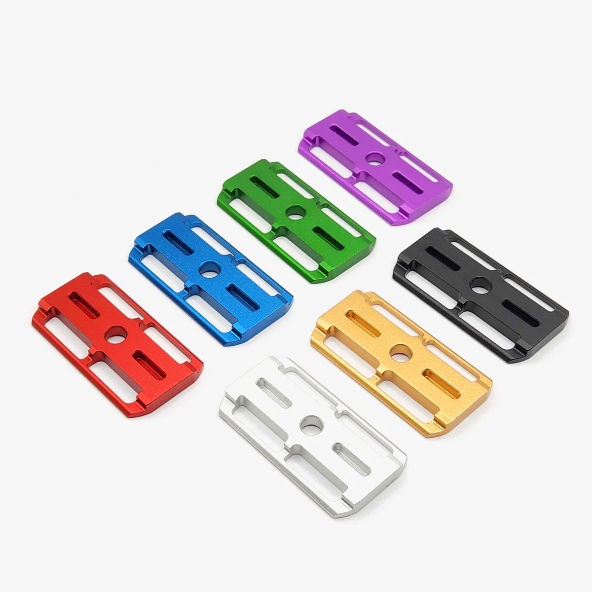 7色のカスタムプレート